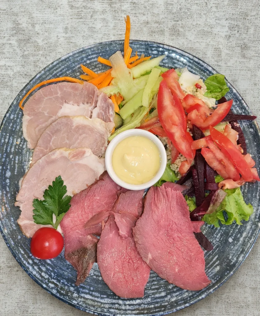 plat viande salade restaurant Le Villaroy